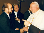 Marcello Marrocchi e Amadeo Minghi con Giovanni Paolo II